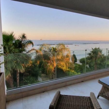 Pegasus Beach Front Apartamento Limassol Exterior foto