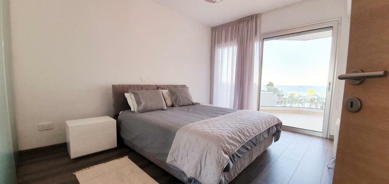Pegasus Beach Front Apartamento Limassol Exterior foto