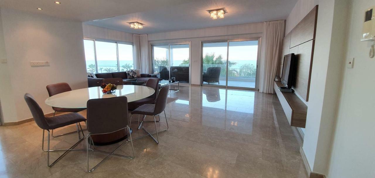 Pegasus Beach Front Apartamento Limassol Exterior foto