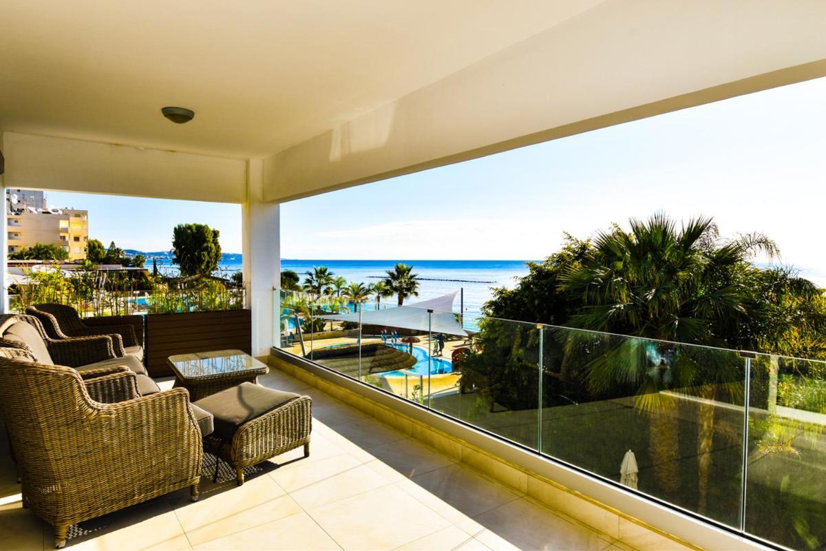 Pegasus Beach Front Apartamento Limassol Exterior foto